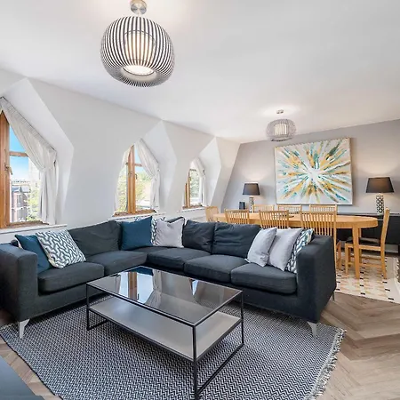 Joivy Modern And Elegant 2-Bedrooms Apartment